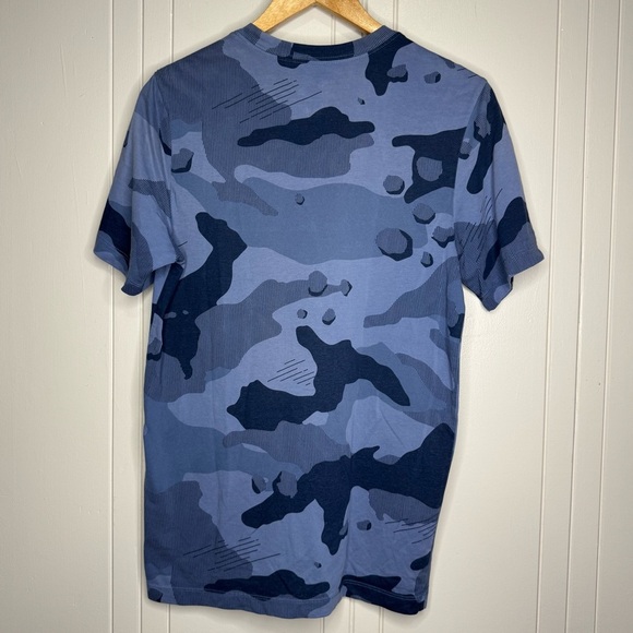 Nike Men's Short Sleeve Blue Camo Dri-Fit Tee - Picture 5 of 5